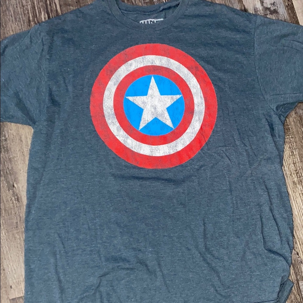 Marvel Gray and Red Captain America Short Sleeve Tee
